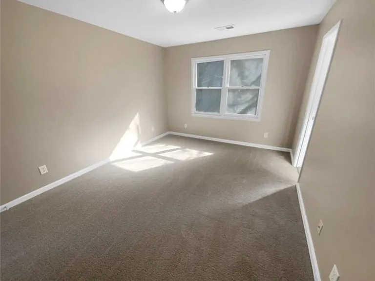 688 Stratford Grn — Photo 16