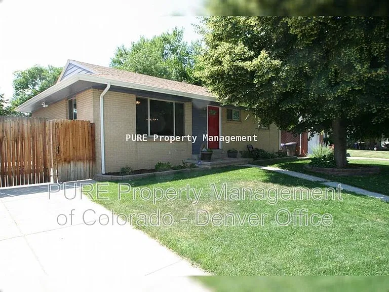 2255 S Clermont St — Photo 1
