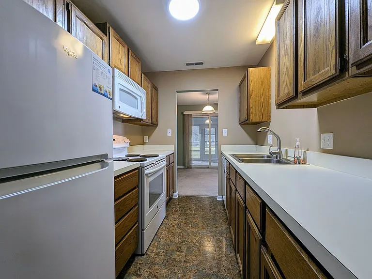 406 Franklin St — Photo 9