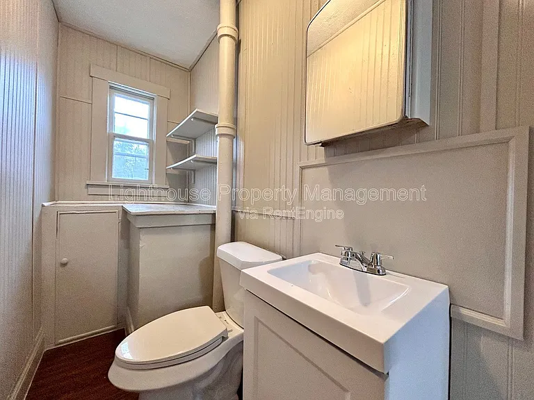 1126 Holt St — Photo 9