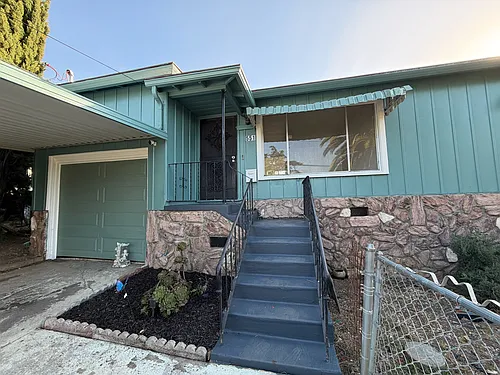 551 5th St Photo 1