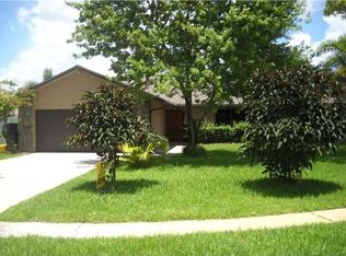 1561 Firethorn Dr, Wellington, FL 33414