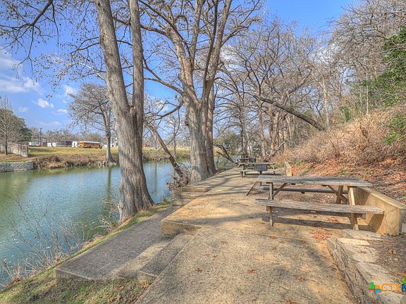 3rd image of 1247 Gruene Rd #203