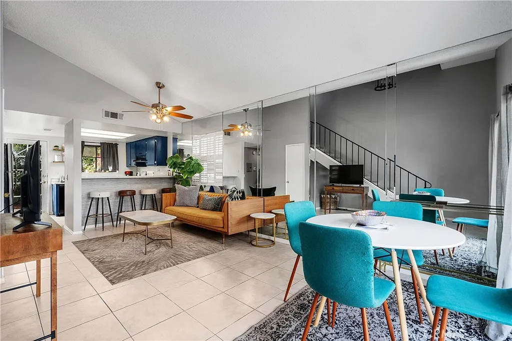 2 bed, 966 sqft, $2,450 — Photo 1