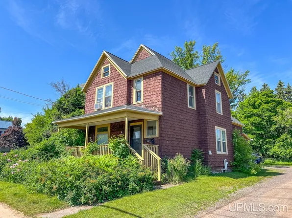1111 N 4th Street, Marquette, MI 49855