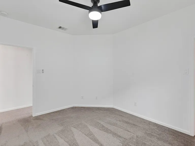 5634 Amber Brook Ln — Photo 32