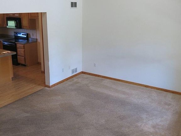 4th image of 44 Todd Manor Dr