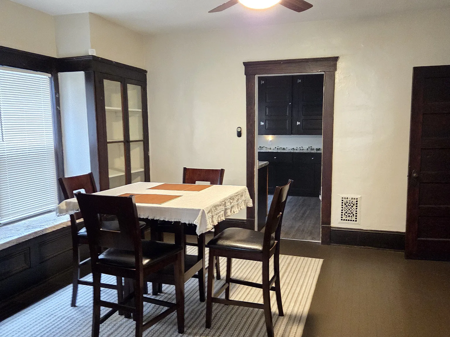 6 bed, 3205 sqft, $5,400 — Photo 4