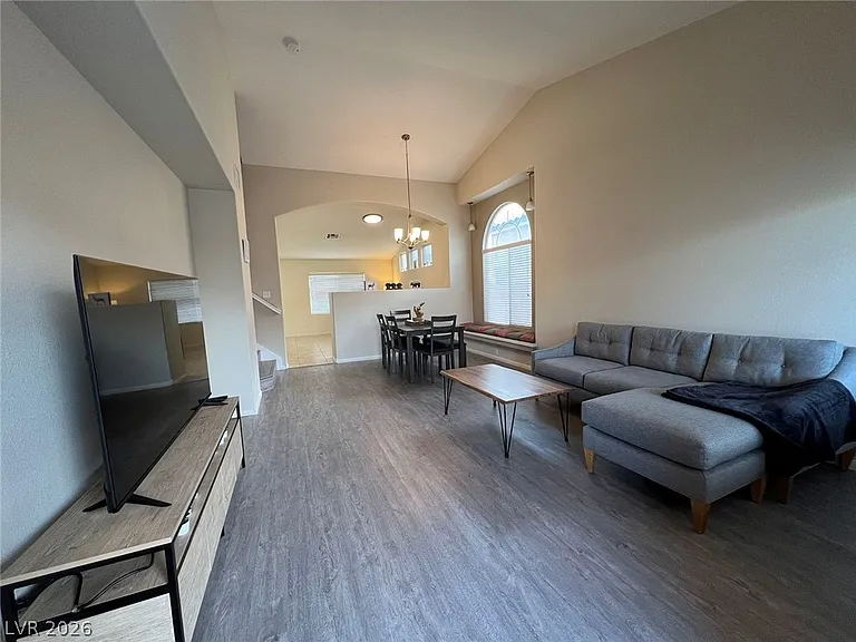 8109 Greenbush Dr — Photo 2