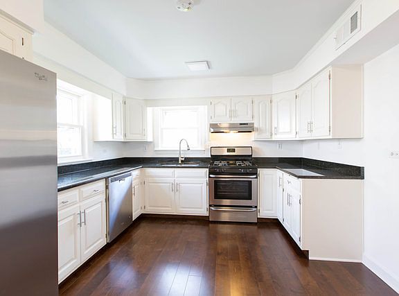 3rd image of 2060 Nimitz Dr