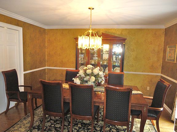 4th image of 15 Lakeridge Dr