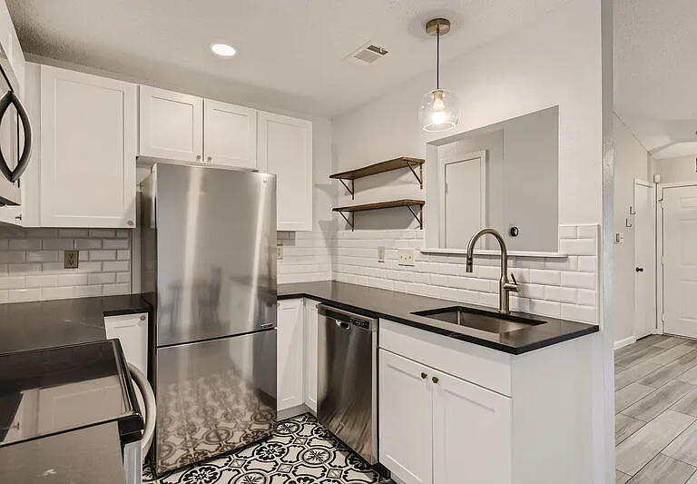 1015 E Yager Ln #141 — Photo 9