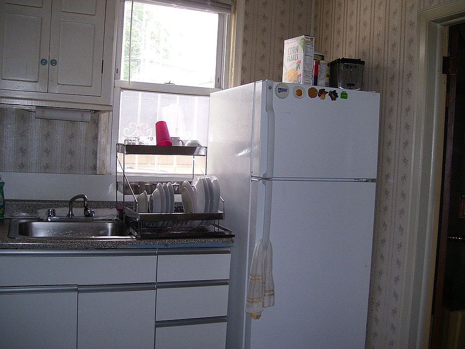 2nd image of 2849 Brighton 7 St