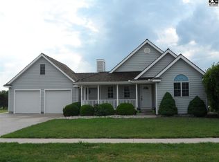 802 Woodthrush Dr, McPherson, KS 67460