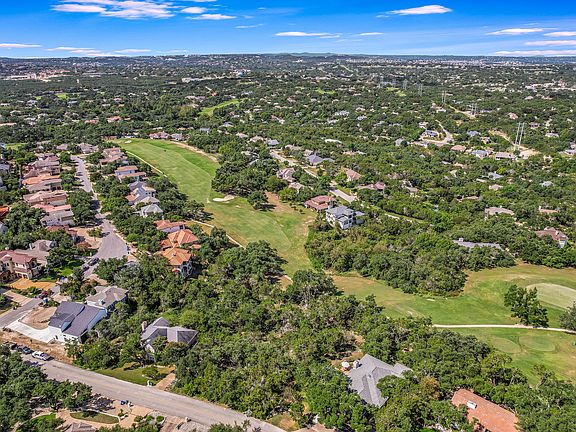 2nd image of 705 Golf Crest Ln