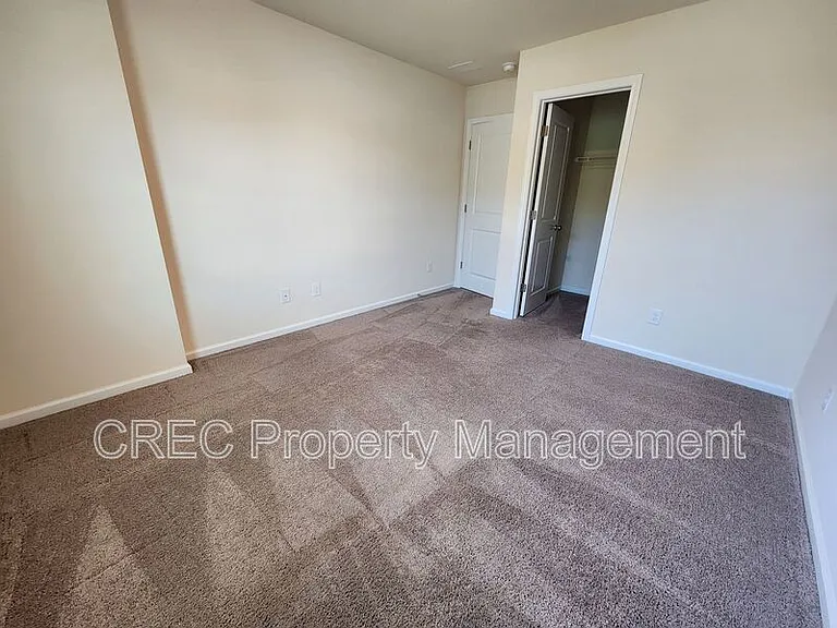 260 Hyrne Dr — Photo 16