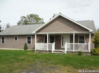 35 Longwood Dr, Athens, NY 12015