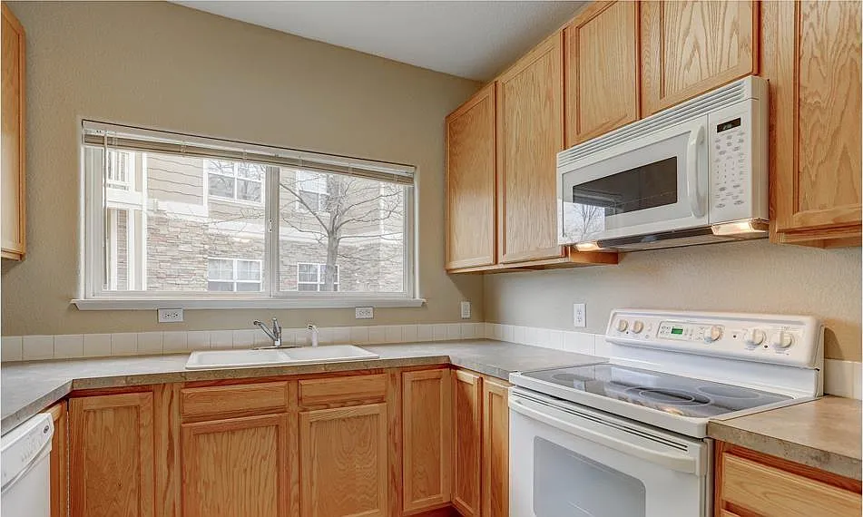 2 bed, 1044 sqft, $2,200 — Photo 4