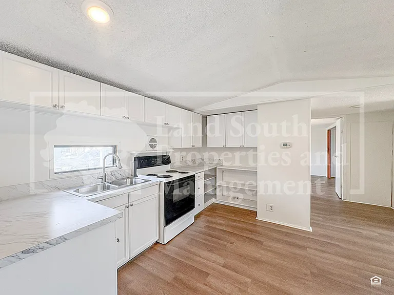 1175 Meadow Lawn St — Photo 5