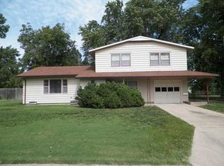 600 Michael Rd, Newton, KS 67114