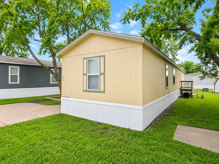 1440 W Plum St #140 — Photo 3