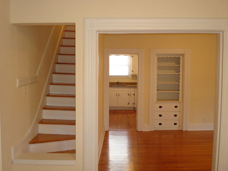 2nd image of 25 Hoyt St #1