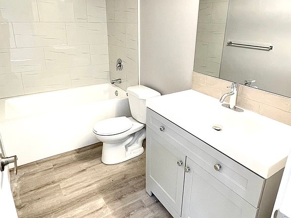 4th image of 6028 Thorncliffe Dr NW #B