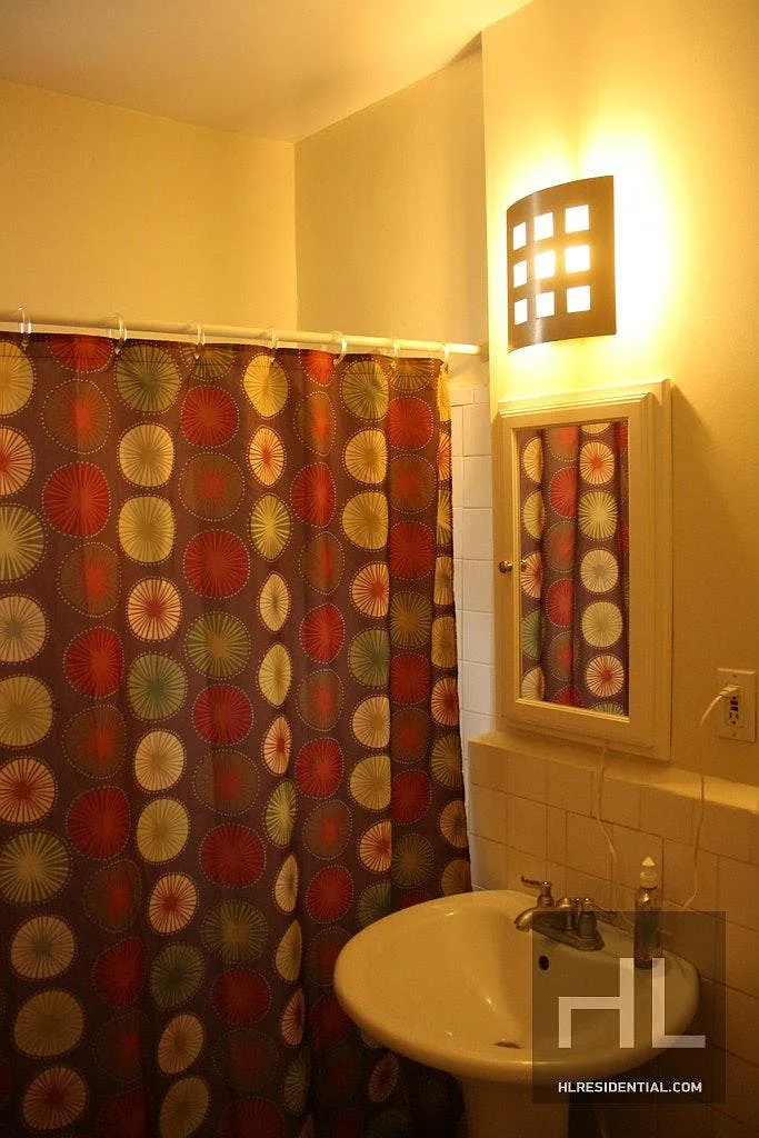 2 bed, 900 sqft, $1,350 — Photo 1