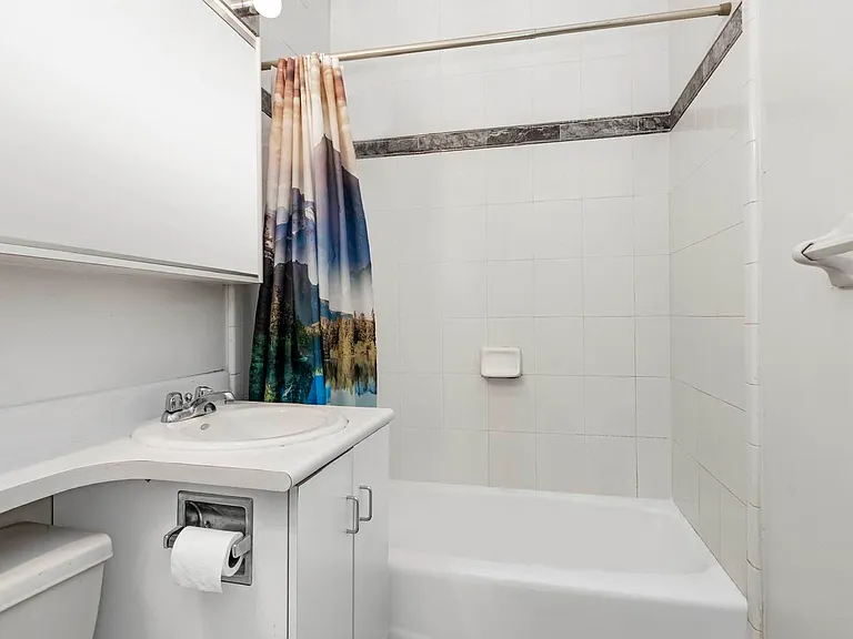 335 E 54th St #2R — Photo 9