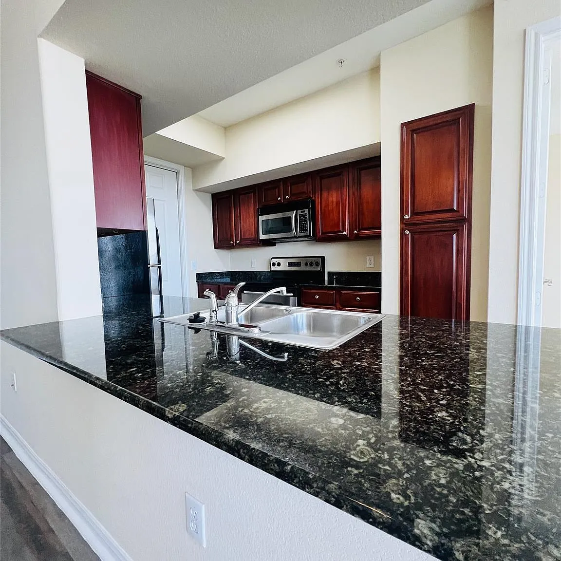 2 bed, 2.0 bath, 1310 sqft, $1,800 — Photo 4