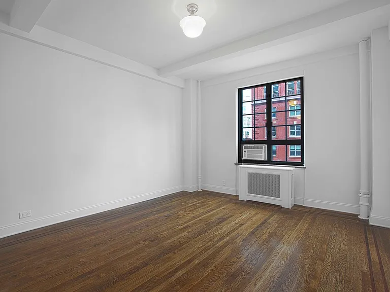 208 W 23rd St #803 — Photo 3