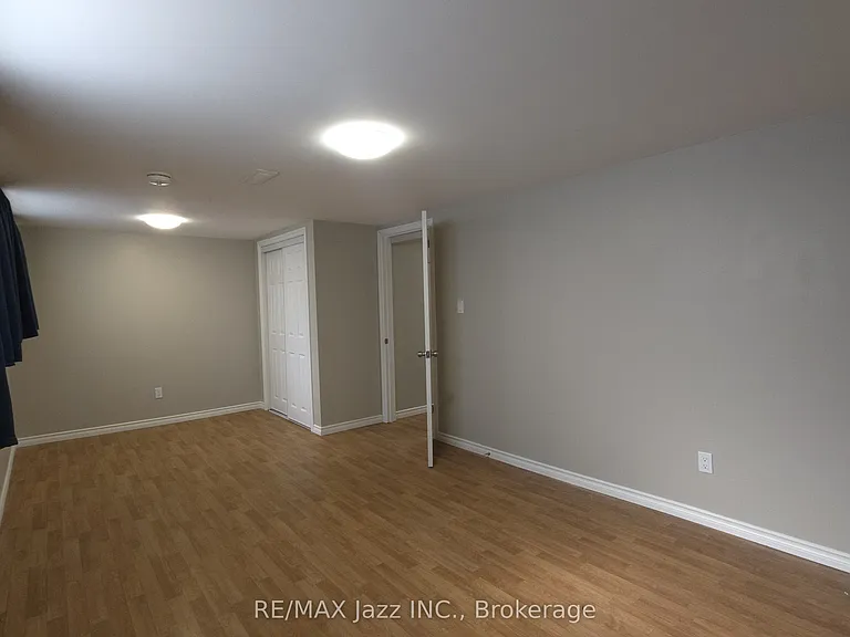127 Lupin Dr #BASEMENT — Photo 12