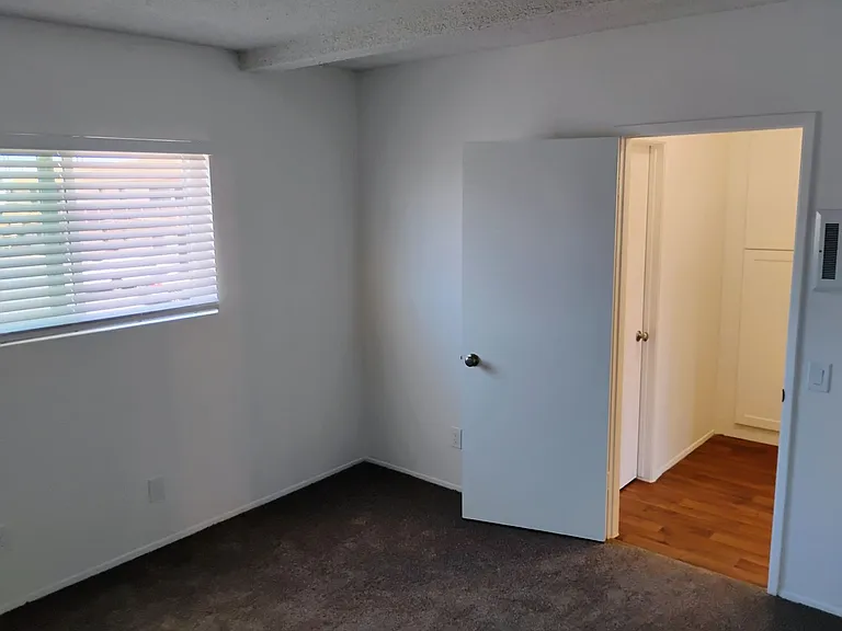 Iris Arms Apartments — Photo 12