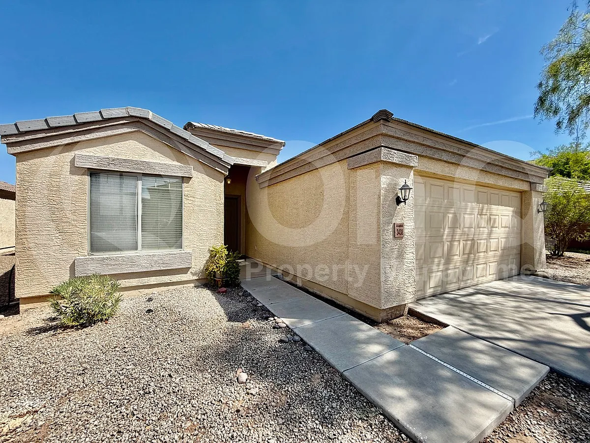 3 bed, 2.0 bath, 1310 sqft, $1,899 — Photo 3