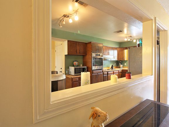 5th image of 15556 Parkwood Dr S