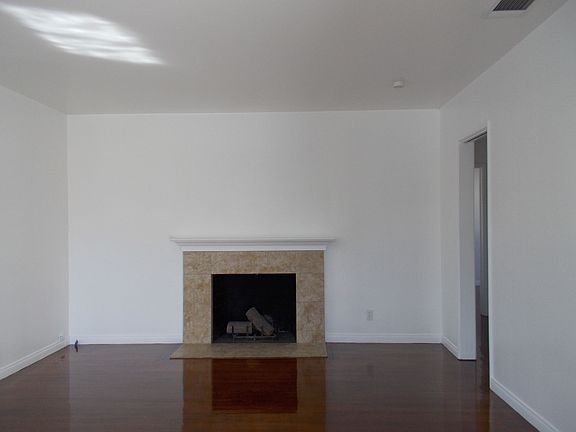 3rd image of 9237 Lemona Ave