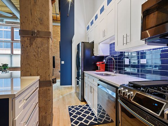 5th image of 360 W Illinois St APT 109