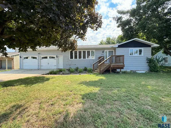 1207 4th Ave SW, Pipestone, MN 56164