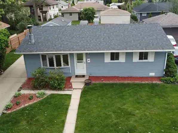 1021 Chippewa Cir, Carpentersville, IL 60110