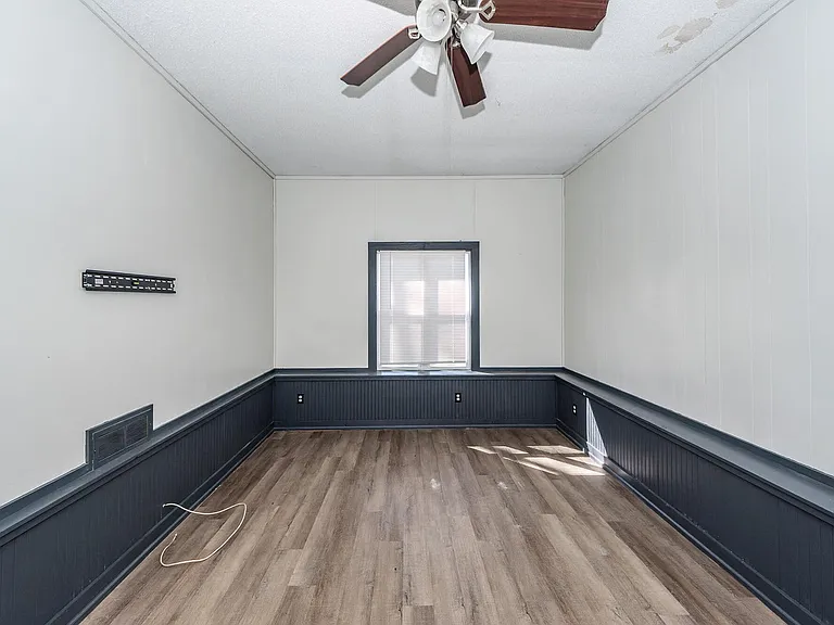 444 Academy Rd — Photo 8