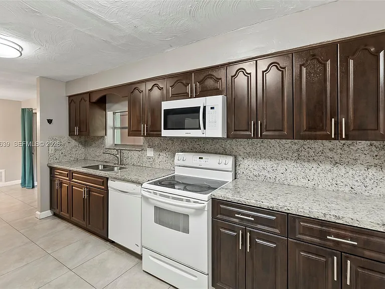 5081 SW 95th Ave — Photo 9