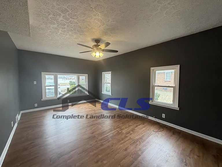 2116 Poplar St — Photo 3