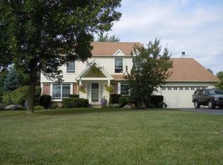 9446 Pine Breeze Ln, Clarence Center, NY 14032