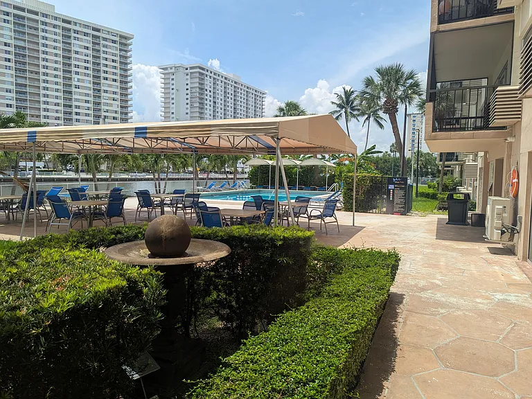 220 Kings Point Dr #501 — Photo 19