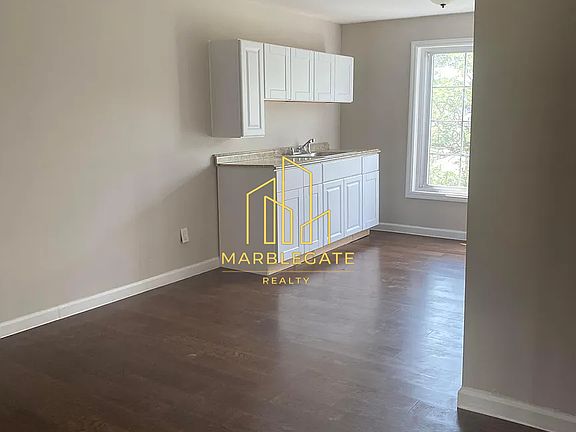 5th image of 152 S 10th St #33