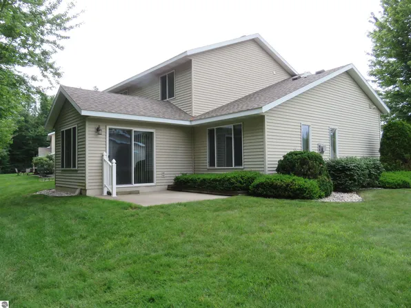 236 Greenview Cir #24, Cadillac, MI 49601