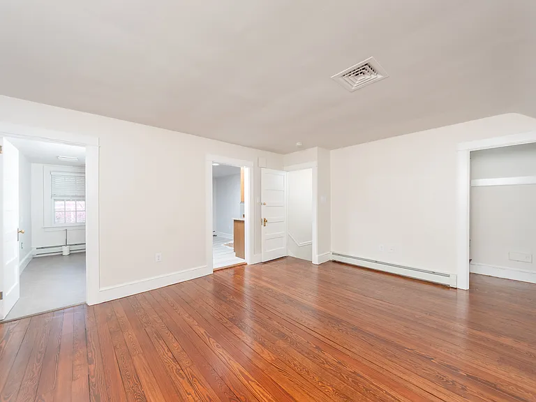 206 E Marion St — Photo 10