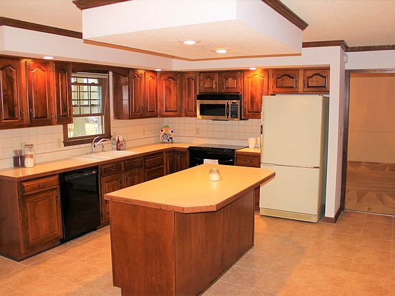 4th image of 5566 N Cypress St
