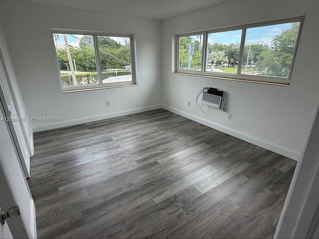 7441 Wayne Ave — Photo 3