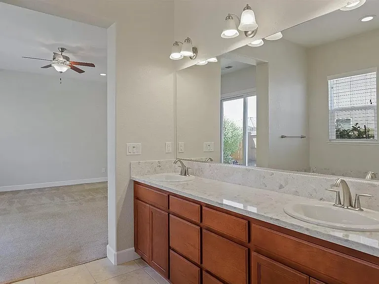 989 Hayman St — Photo 34